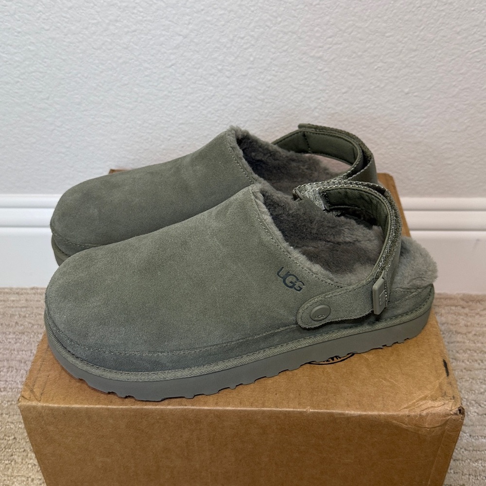 UGG Women’s Goldenstar Cozy Clog